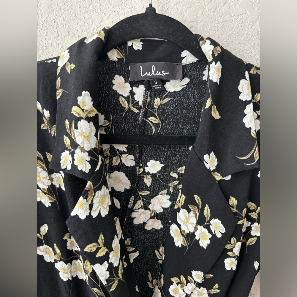 Lulus Black Floral Wrap Mini Dress size small - Picture 4 of 8